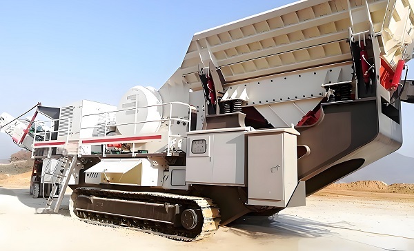 Advantages and characteristics of Zhongcheng Machinery tracked mobile crushing and screening station(图2) 02.jpg
