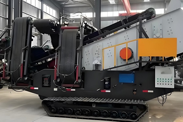 Main configuration and characteristics of tracked mobile cru