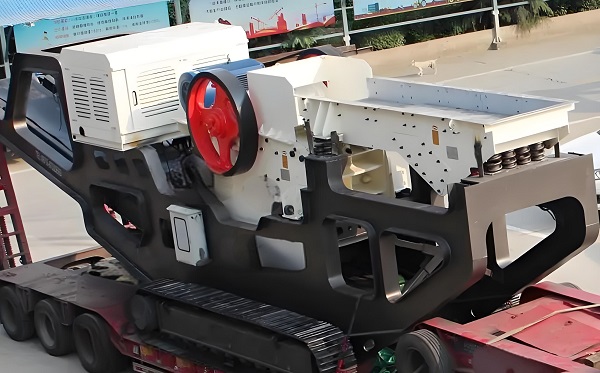 Main configuration and characteristics of tracked mobile crushing and screening station(图2) 02.jpg