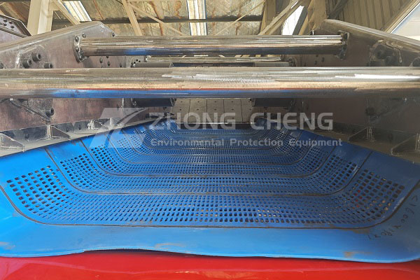 Installation and maintenance of flip flow screen